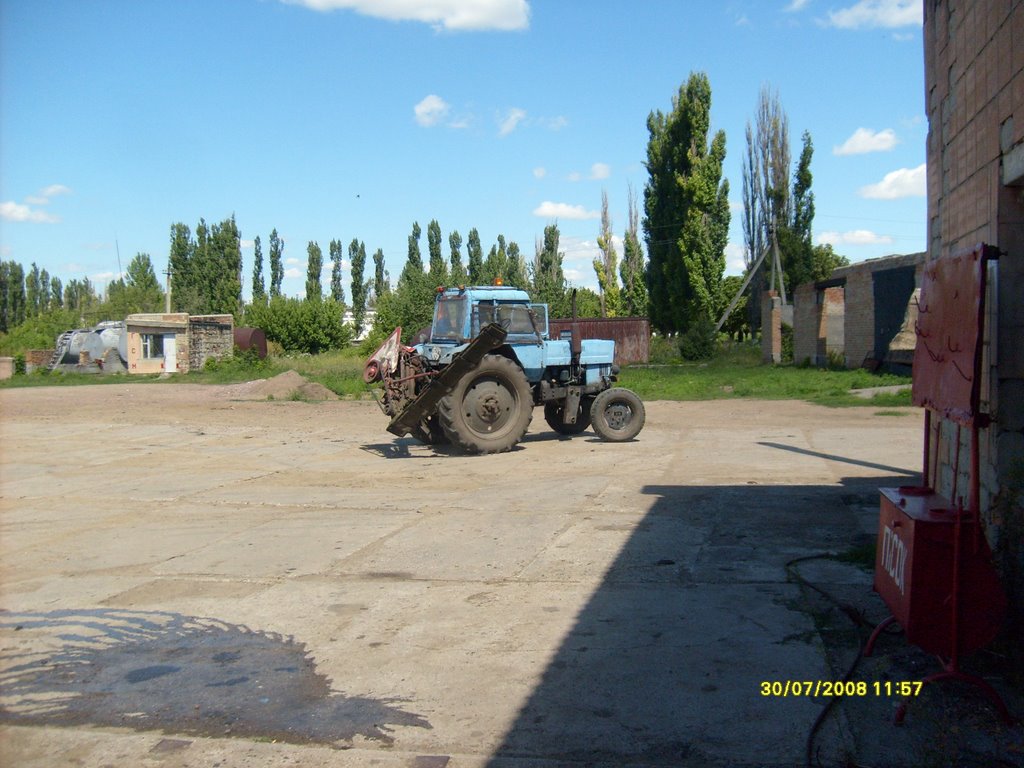 Трактор(Територія РайАвтоДор)