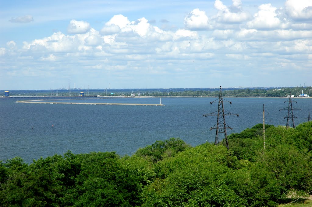 Вид с города на водохранилище