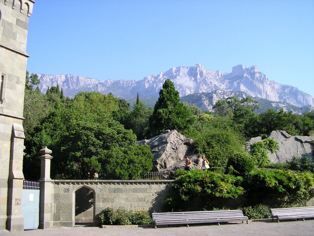 Ай-Петри с Воронцовского дворца / View of the Ai-Petri mountain from Vorontsov Palace