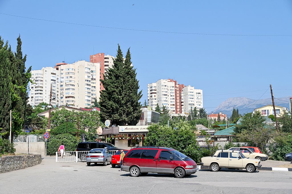 Alushta. View from the Bus Station - Алушта. Вид от автовокзала