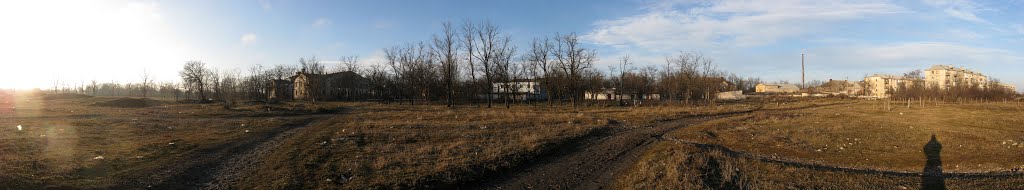 Панорама. Багерово. Городок. Вид на Дом офицеров. Везде мусор.