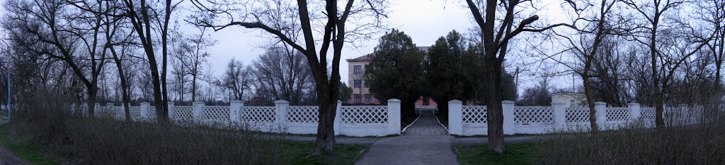 Панорама. Школа №1 Багерово. Центральный вход.