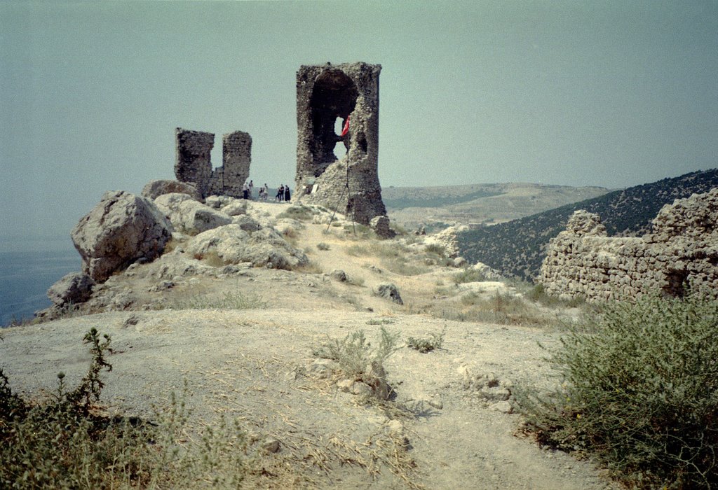 Cembalo Fortress Ruins. Руины крепости Чембало.