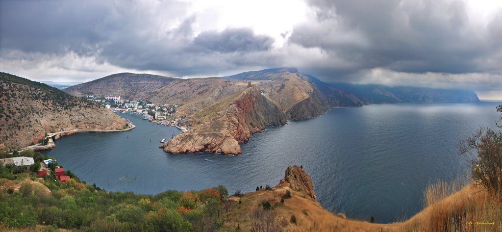 Балаклава хмурится.