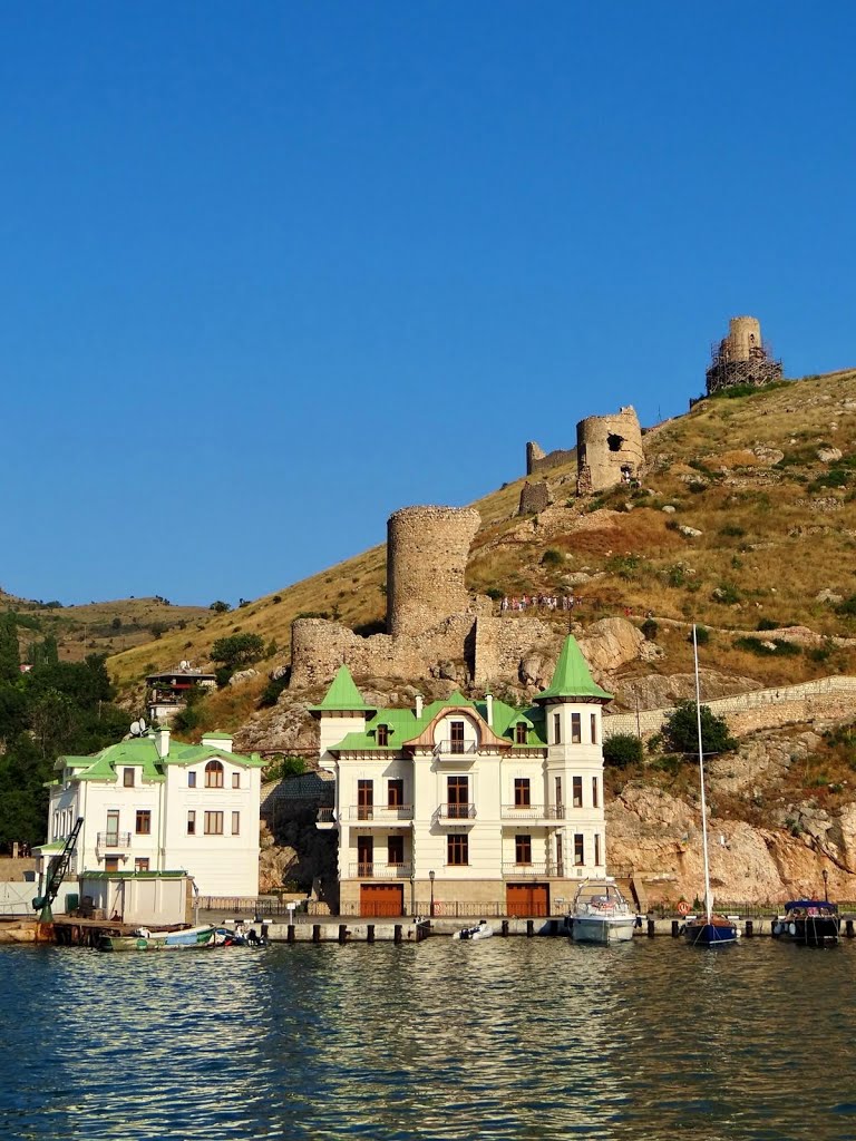 Башти фортеці Чембало, towers of fortress Cembalo, башни Балаклавской крепости