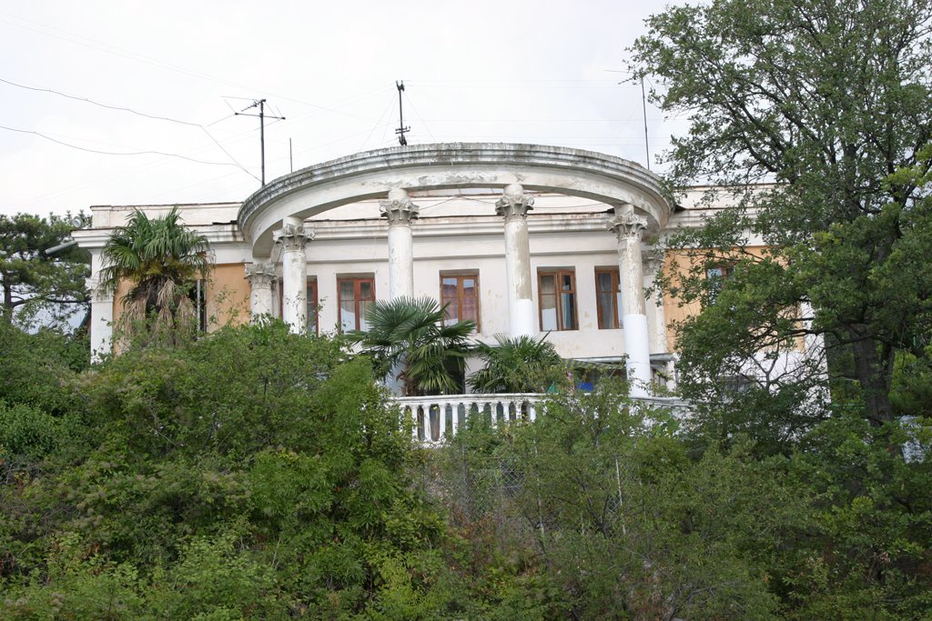 Старый дом на Алупкинском шоссе