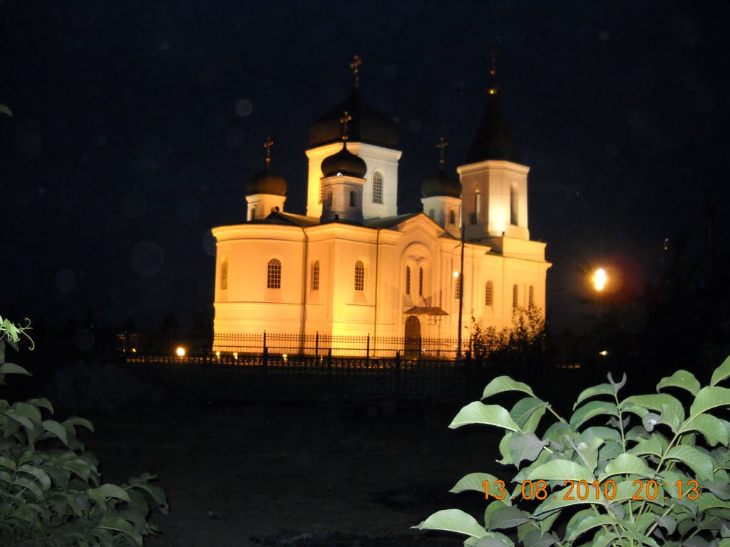 Церковь в Урзуфе ночью