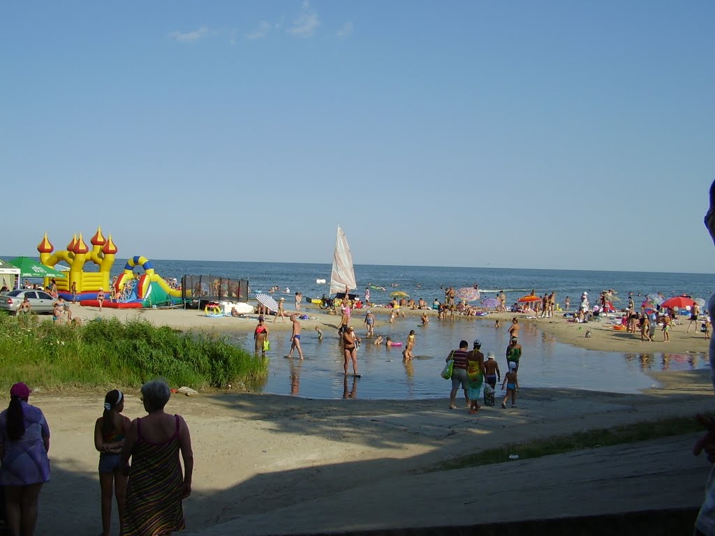 Река впадает в море