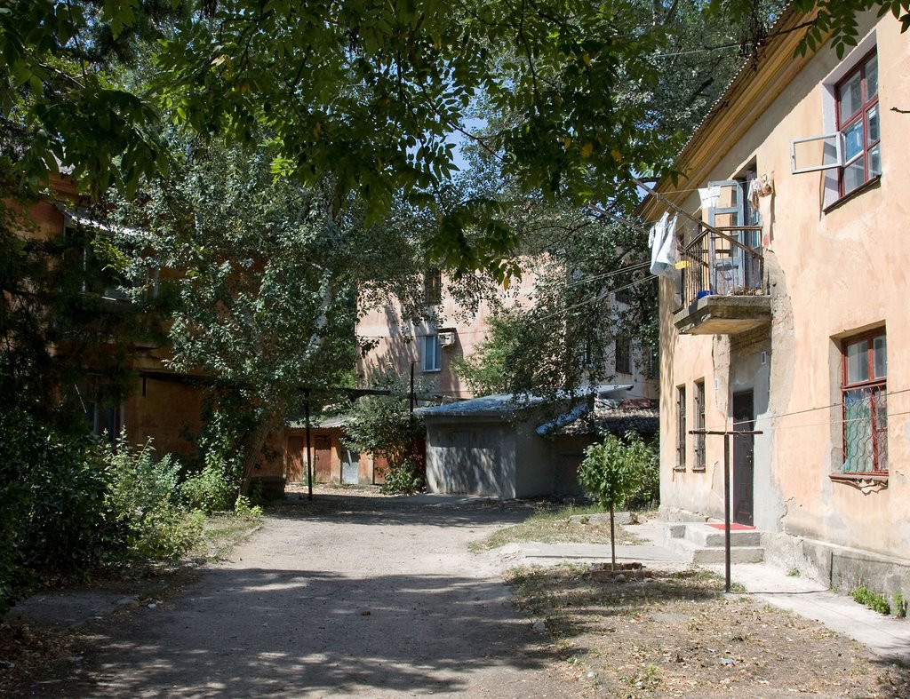 Backyards / Kerch, Russia