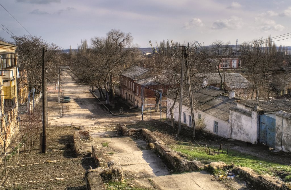 Crimea, Kerch - walk on mountain Mitridat streets 28.3.2009
