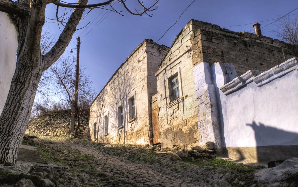Crimea, Kerch - walk on mountain Mitridat streets 28.3.2009