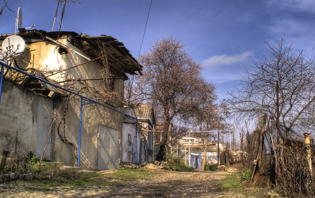 Crimea, Kerch - walk on mountain Mitridat streets 28.3.2009