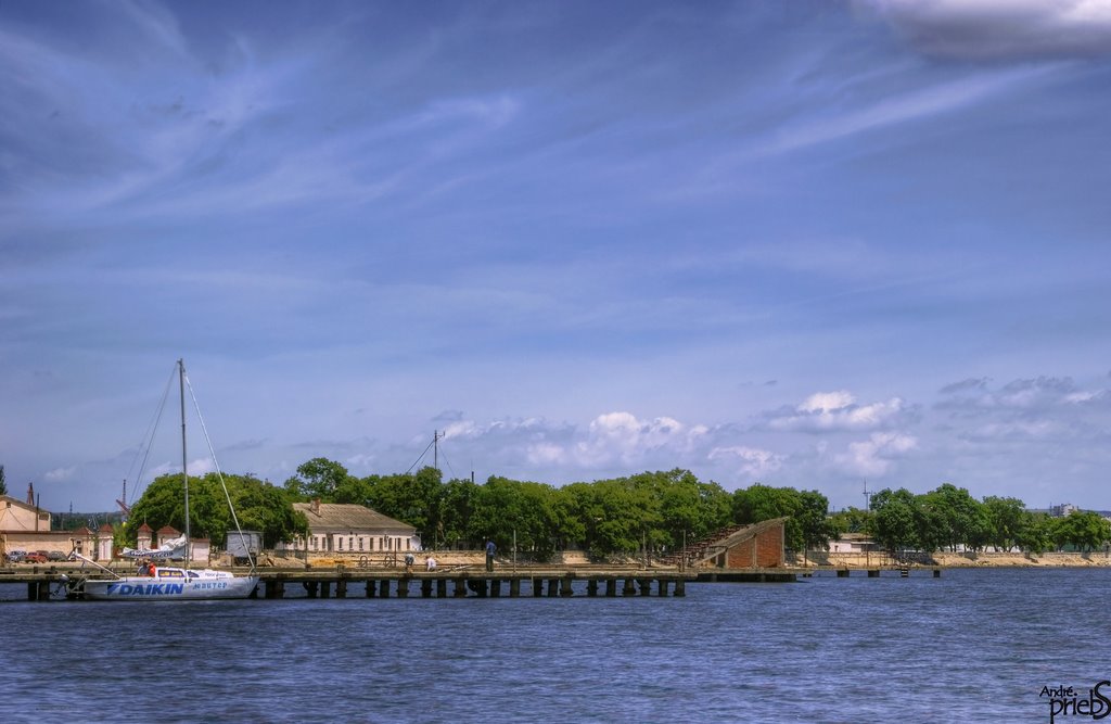 Керчь, Крым - набережная 19.6.2009 HDR