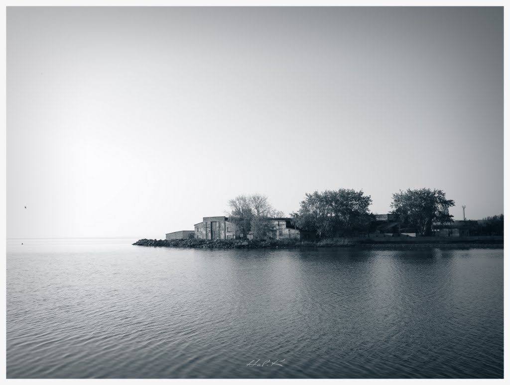 The opposite shore harbor