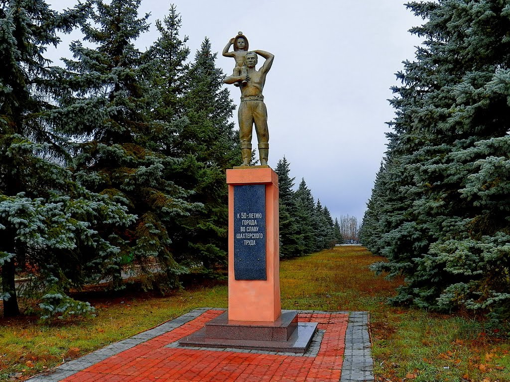 Памятник 50-летия Кировска