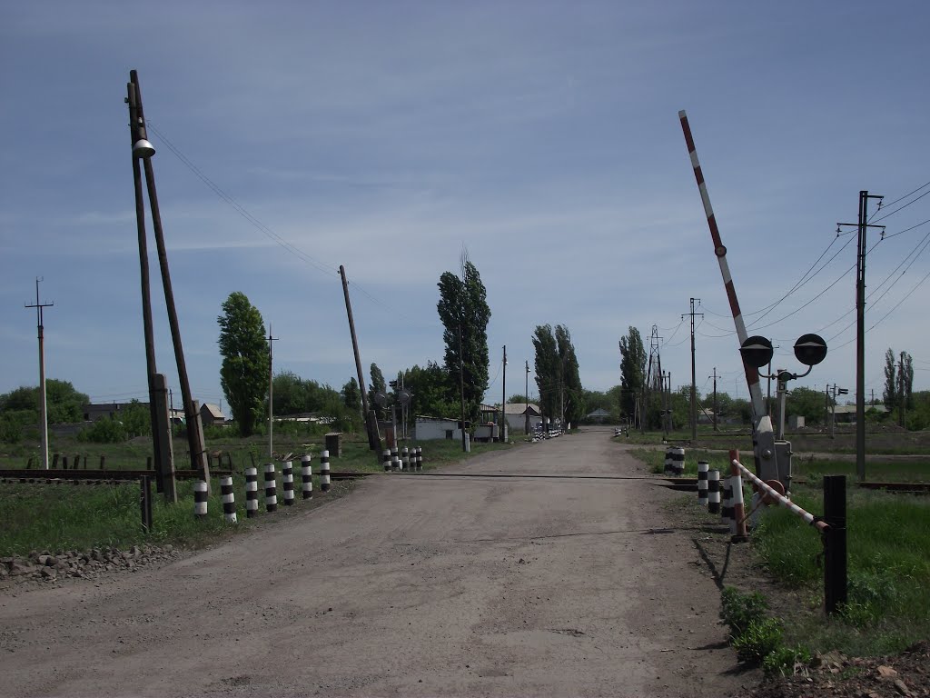 переезд через пути к шахте Рассвет