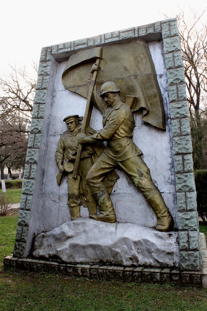 Marine. Memorial. "Поднятие флага в Крыму". Барельеф, памятник советским воинам-освободителям.