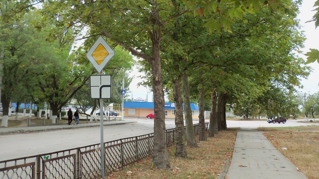 Главная дорога меняет направление