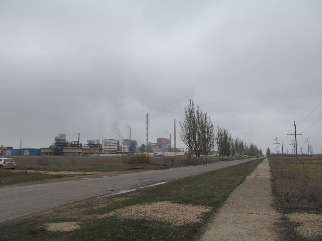 approaching the plant * недалеко від заводу