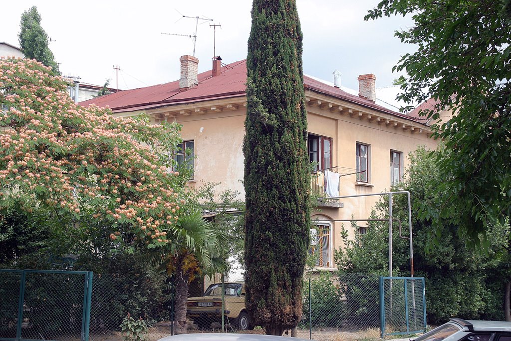 ул. Платановая ,12