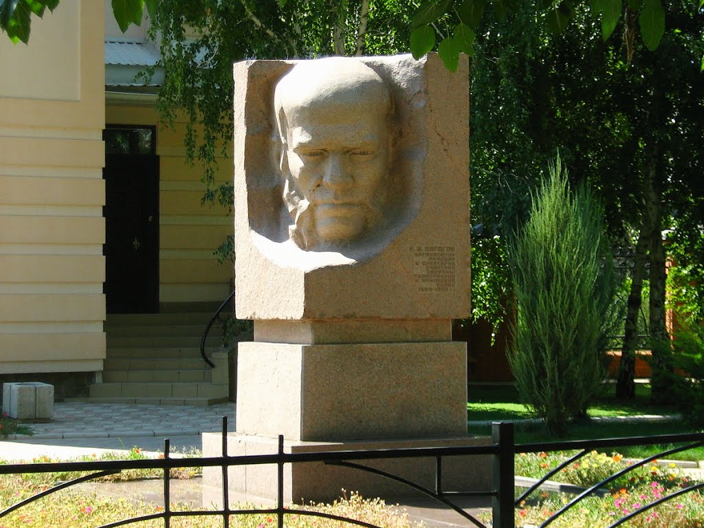 ►Памятник Пирогову