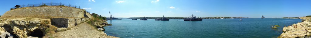 Вид на рейд Севастопольской бухты