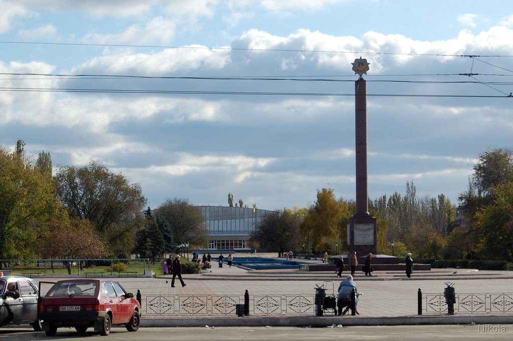 бабушка с семечками на пл. Победы