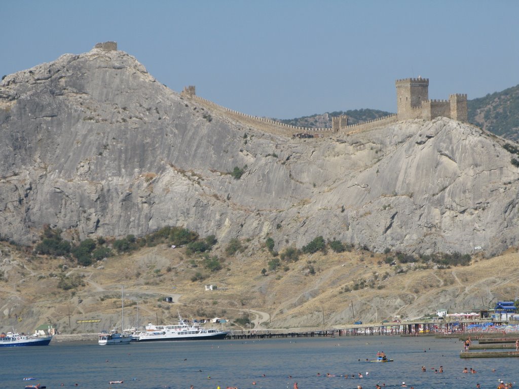 ► Судак Генуэззская крепость вид с пляжа.  Monumental view    *
