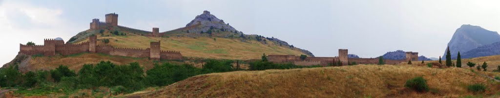 Крым.Панорама Генуэзской крепости в г.Судак