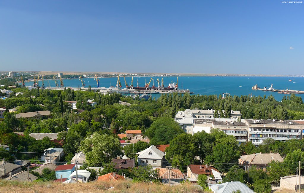 Россия, Крым. Панорама Феодосии. Russia, Crimea. A panorama of Feodosiya.