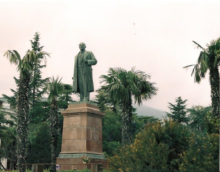 Yalta ( Lenin.Yalta.)