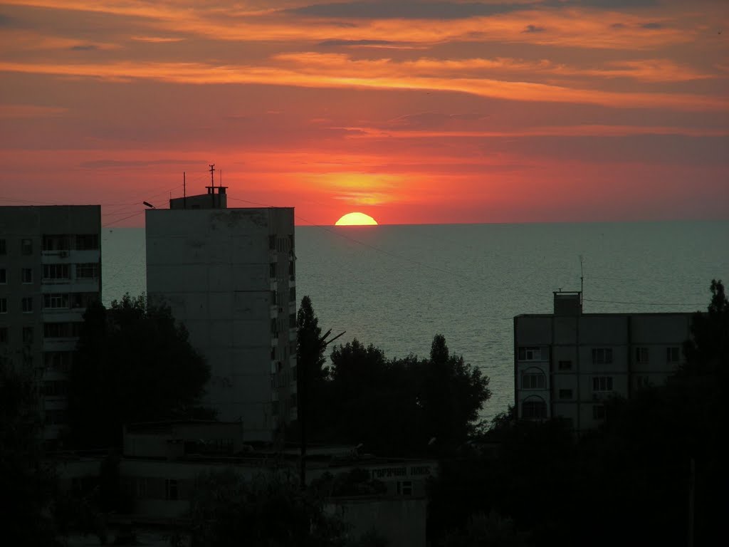 Sunset. Закат на Азовском море (г. Щелкино)