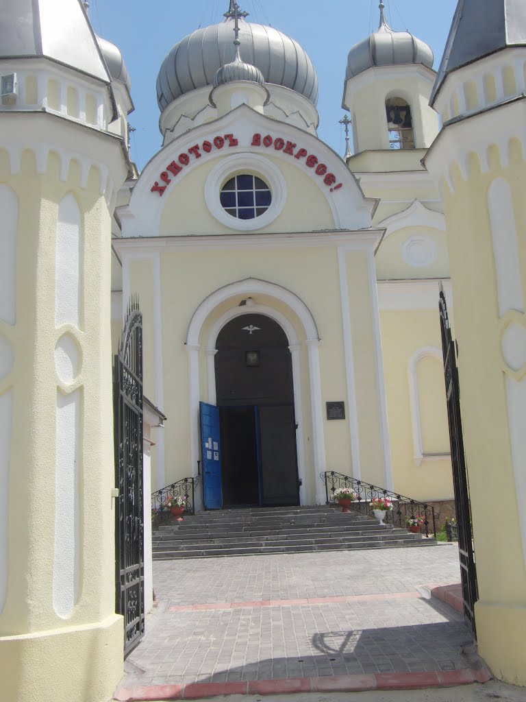 Вход в храм