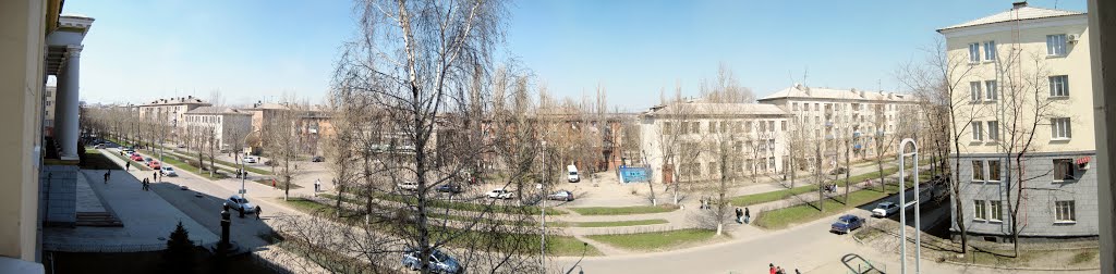Вид из главного корпуса (08.04.2009)