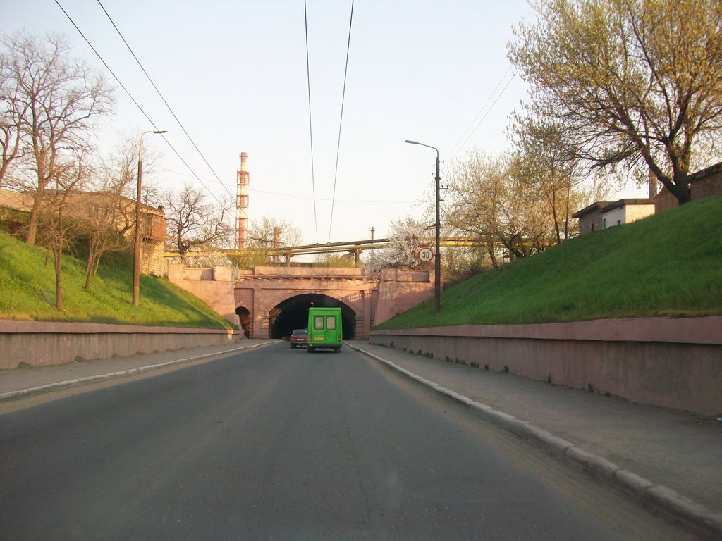 Туннель и въезд в город