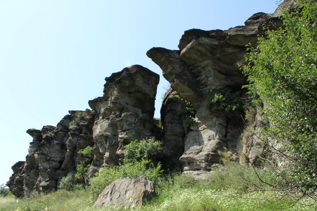 Скалы вдоль речкки Белая