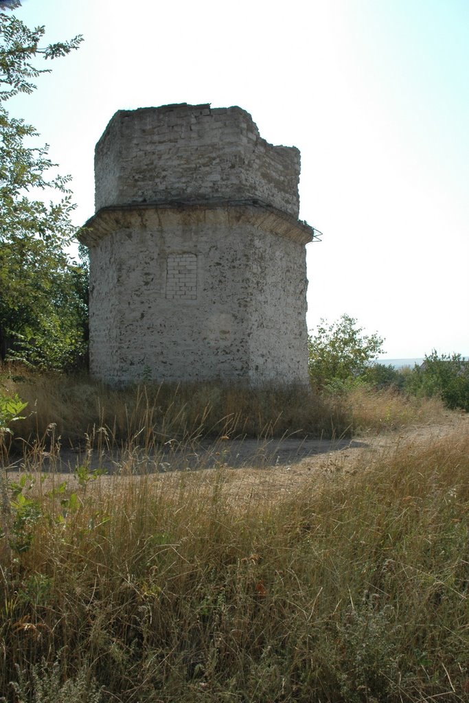Башня. A tower.