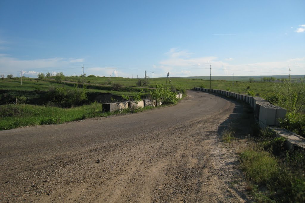 Мост через железную дорогу. A bridje over a rail way.