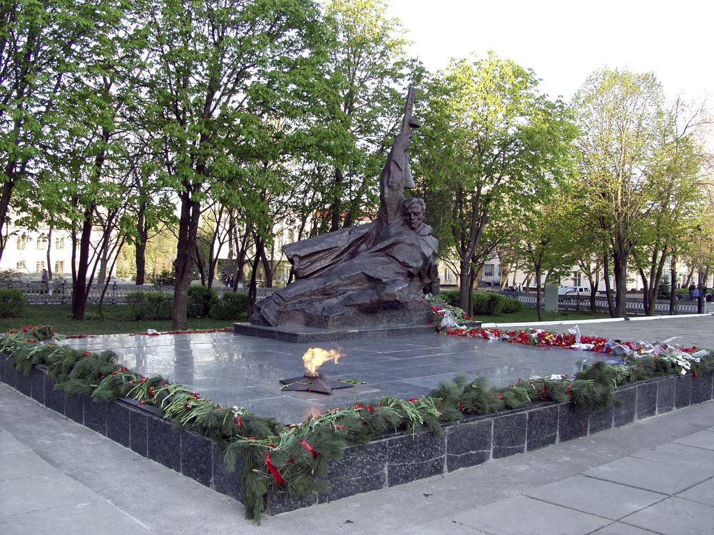Площадь возле ДК