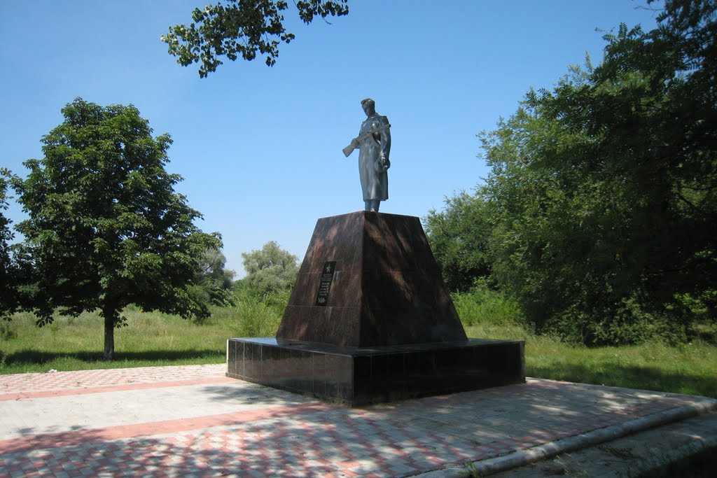 Памятник в Зимогорье. The monument in Zimogore.