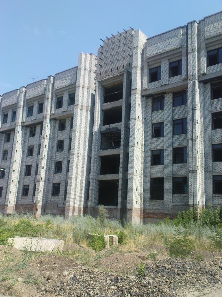 Недостроенный дом