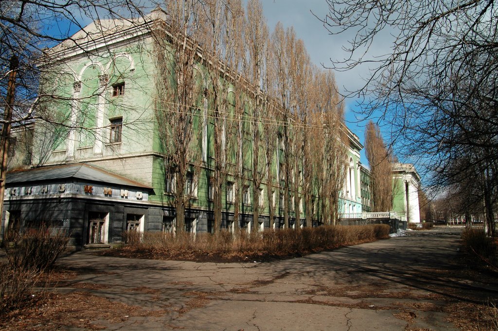 ДК им. Ленина, вид сбоку
