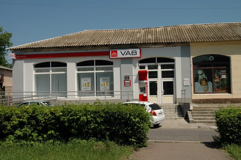 банк VAB в бывшем Гастрономе
