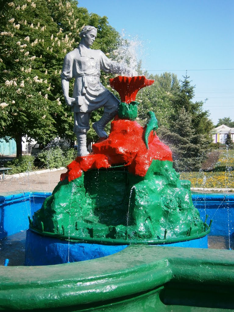Красный Луч. Центральный сквер. Фонтан "Данила-мастер"  /Krasny Luch. Central Square. Fountain "Danila - master"