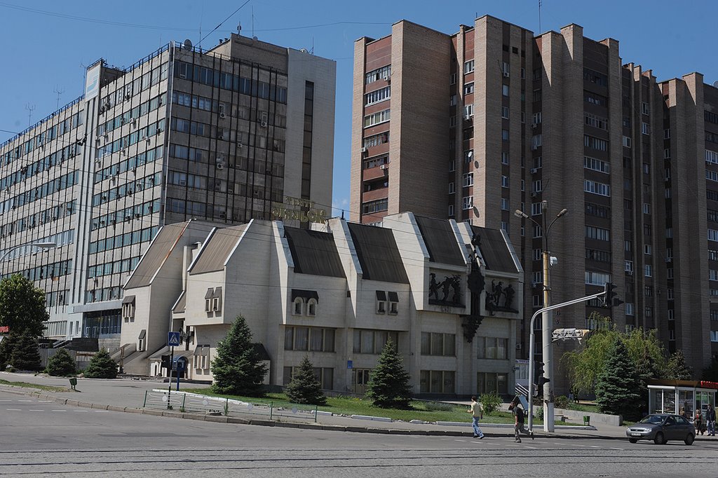 Пересечение у кукольного театра