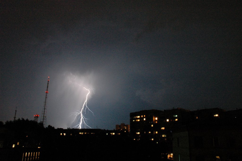 Молния, вид из моего окна. A lightning, the view from my window.
