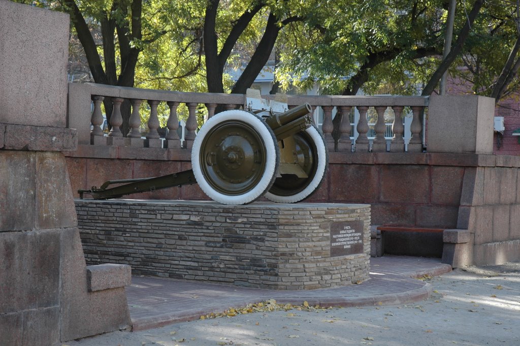 Самый новый памятник в Луганске. Открыт в этом месяце (октябре 2007). Newest memorial in Lugansk. Opened this month (October of 2007).
