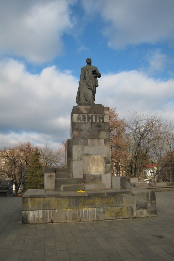 Первый Ленини в Городе. First Linin in the city.