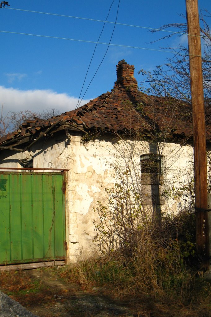 Очень старый дом. Very old house.