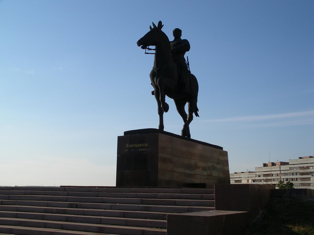 Памятник К.Е. Ворошилову